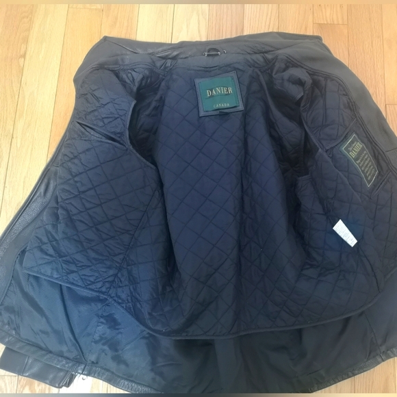 🌟HOST PICK x2 ⭐VINTAGE DANIER LEATHER JACKET with removable insulation liner. - Picture 4 of 7